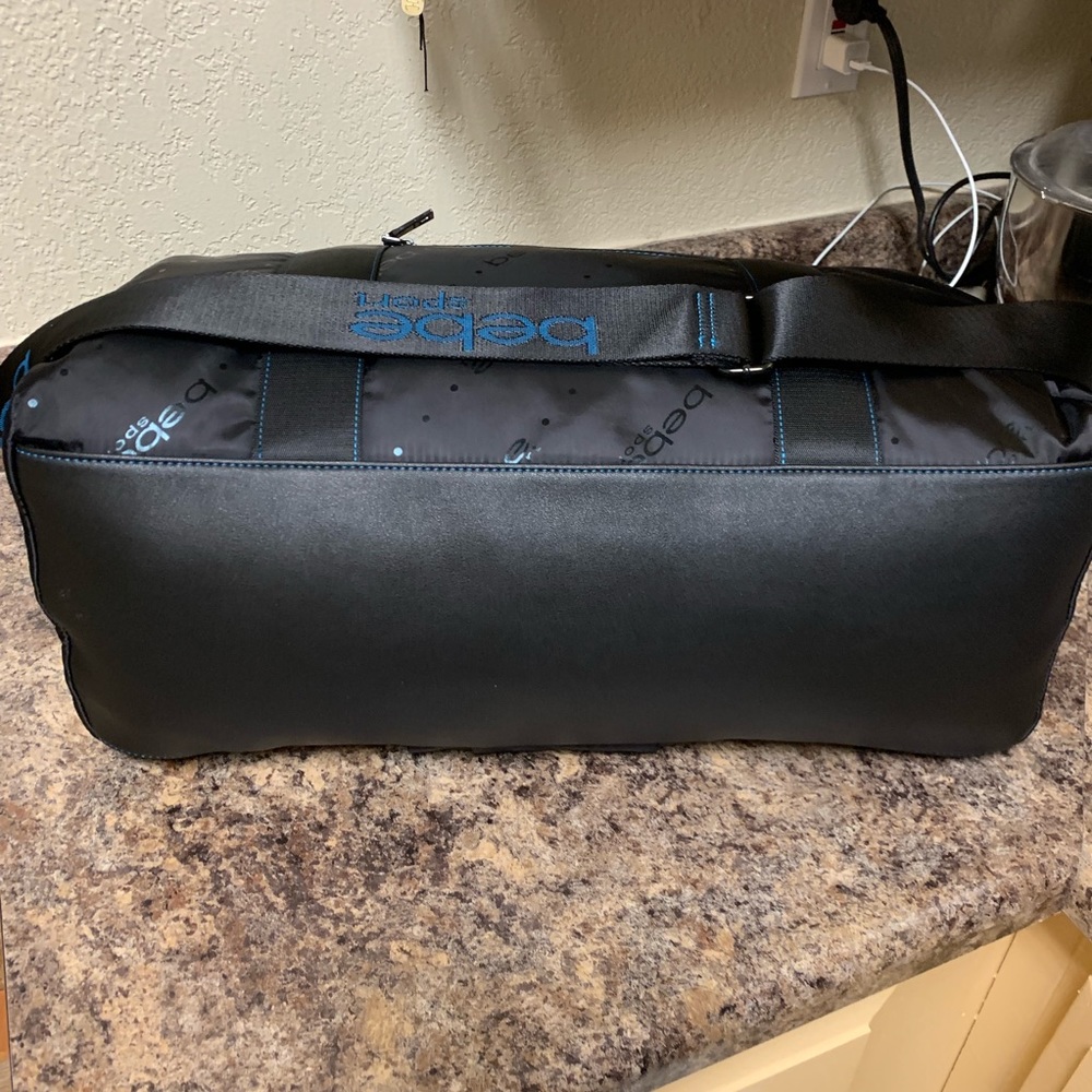 NWT Bebe Becca Large Duffle Bag - Picture 8 of 8